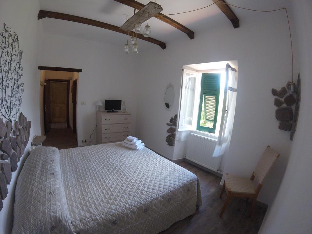 Agriturismo Dei Legi San Pietro Vara Екстериор снимка