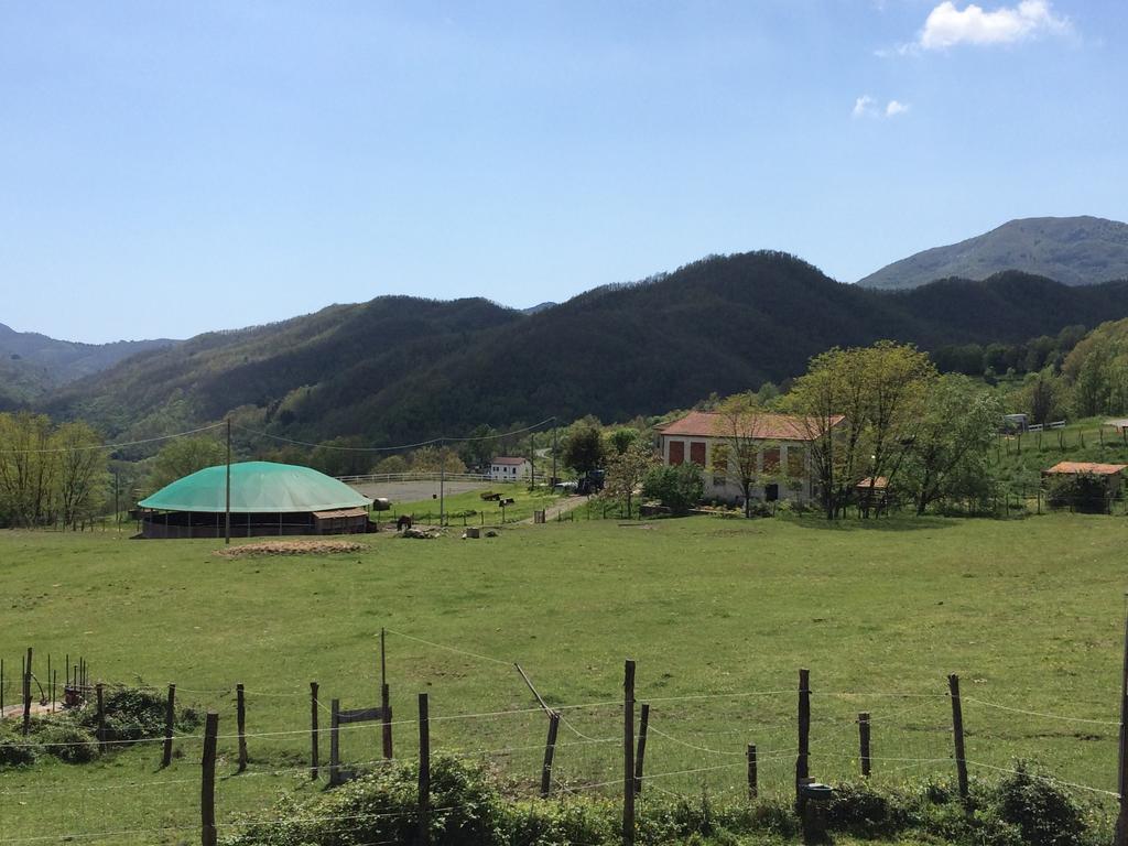 Agriturismo Dei Legi San Pietro Vara Екстериор снимка